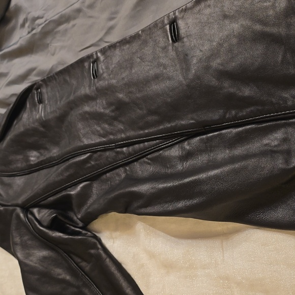 Izod Women's Black Leather Jacket - Picture 14 of 16